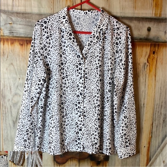 White and Black Button Down Shirt with Mandarin Collar - Picture 1 of 4